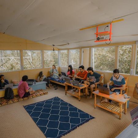Mars Monkey Hostel & Cafe Manali  Bagian luar foto