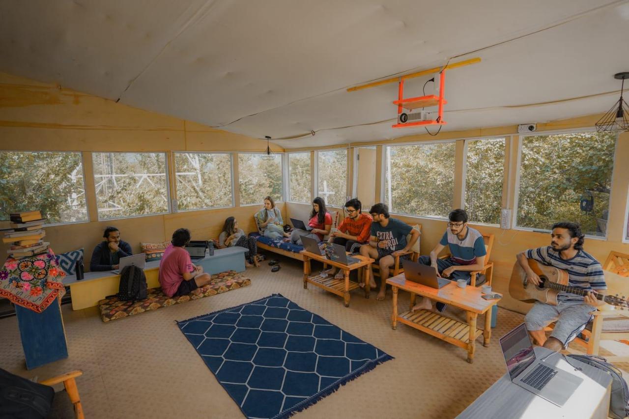 Mars Monkey Hostel & Cafe Manali  Bagian luar foto