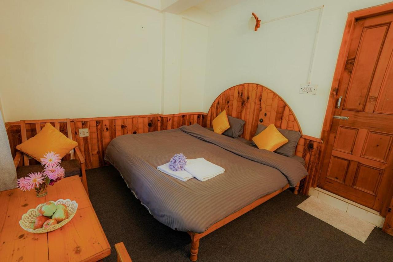 Mars Monkey Hostel & Cafe Manali  Bagian luar foto