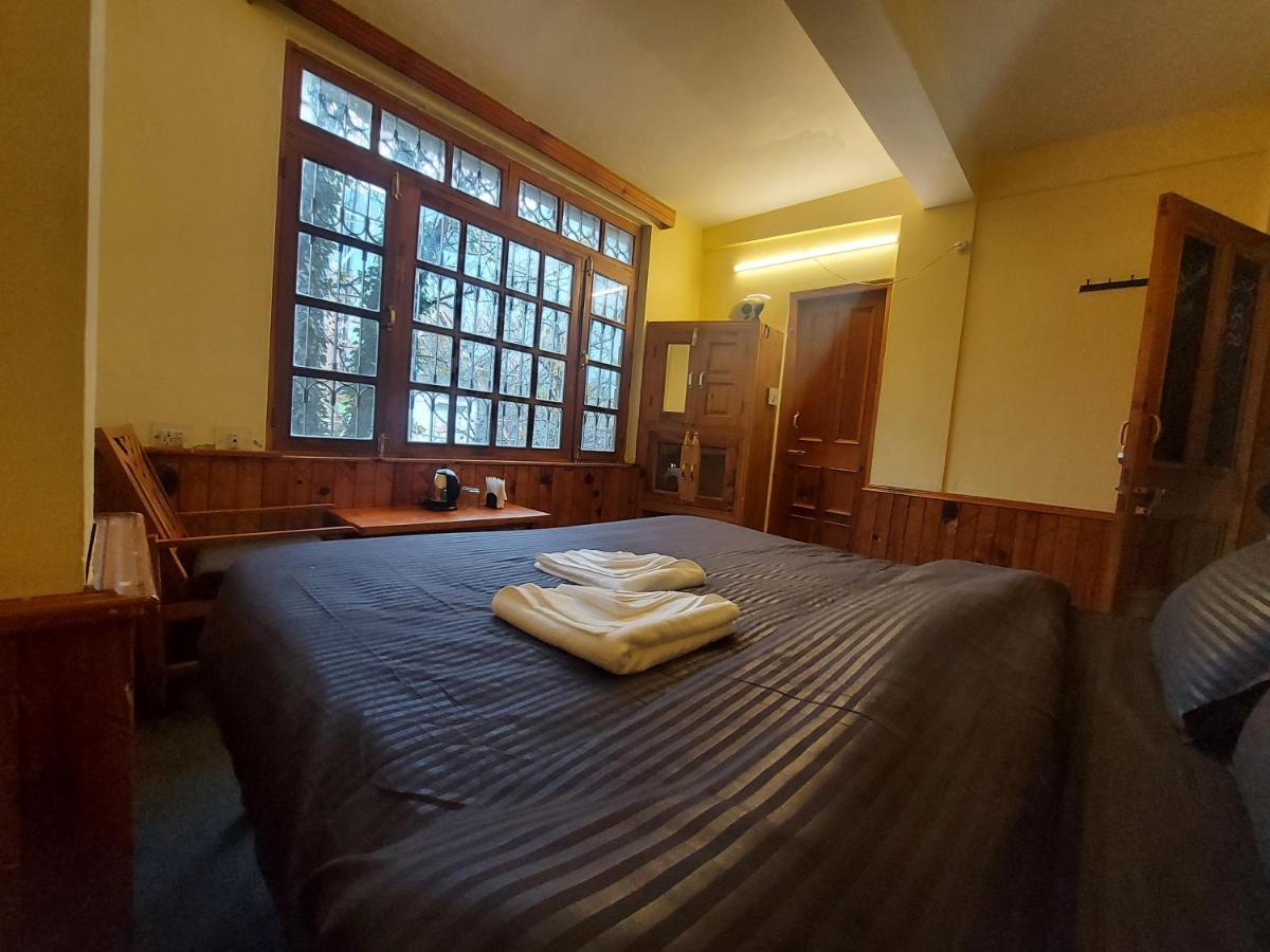 Mars Monkey Hostel & Cafe Manali  Bagian luar foto