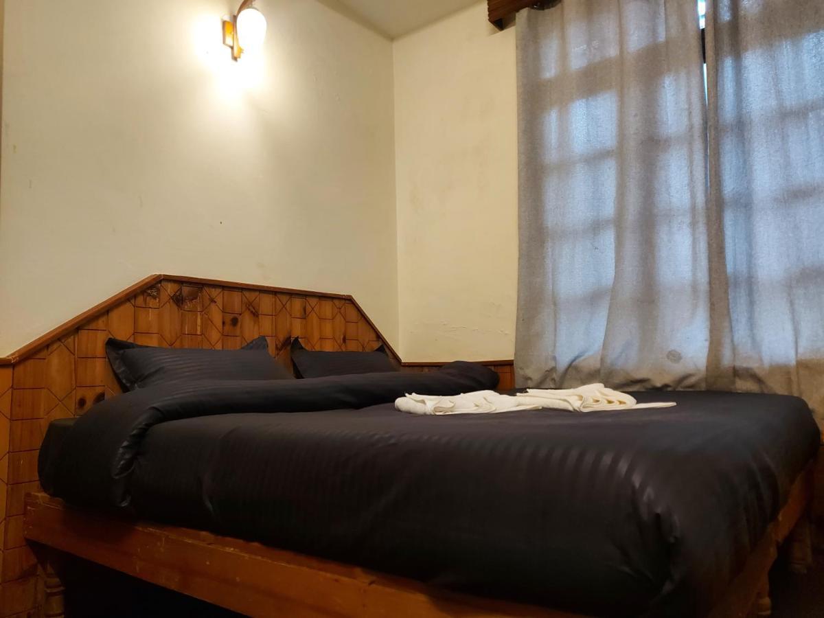 Mars Monkey Hostel & Cafe Manali  Bagian luar foto