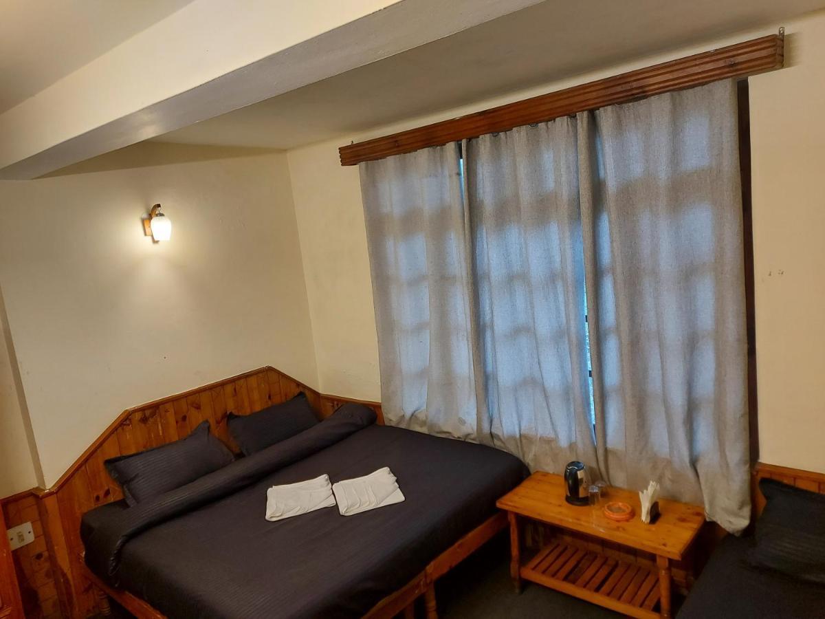 Mars Monkey Hostel & Cafe Manali  Bagian luar foto