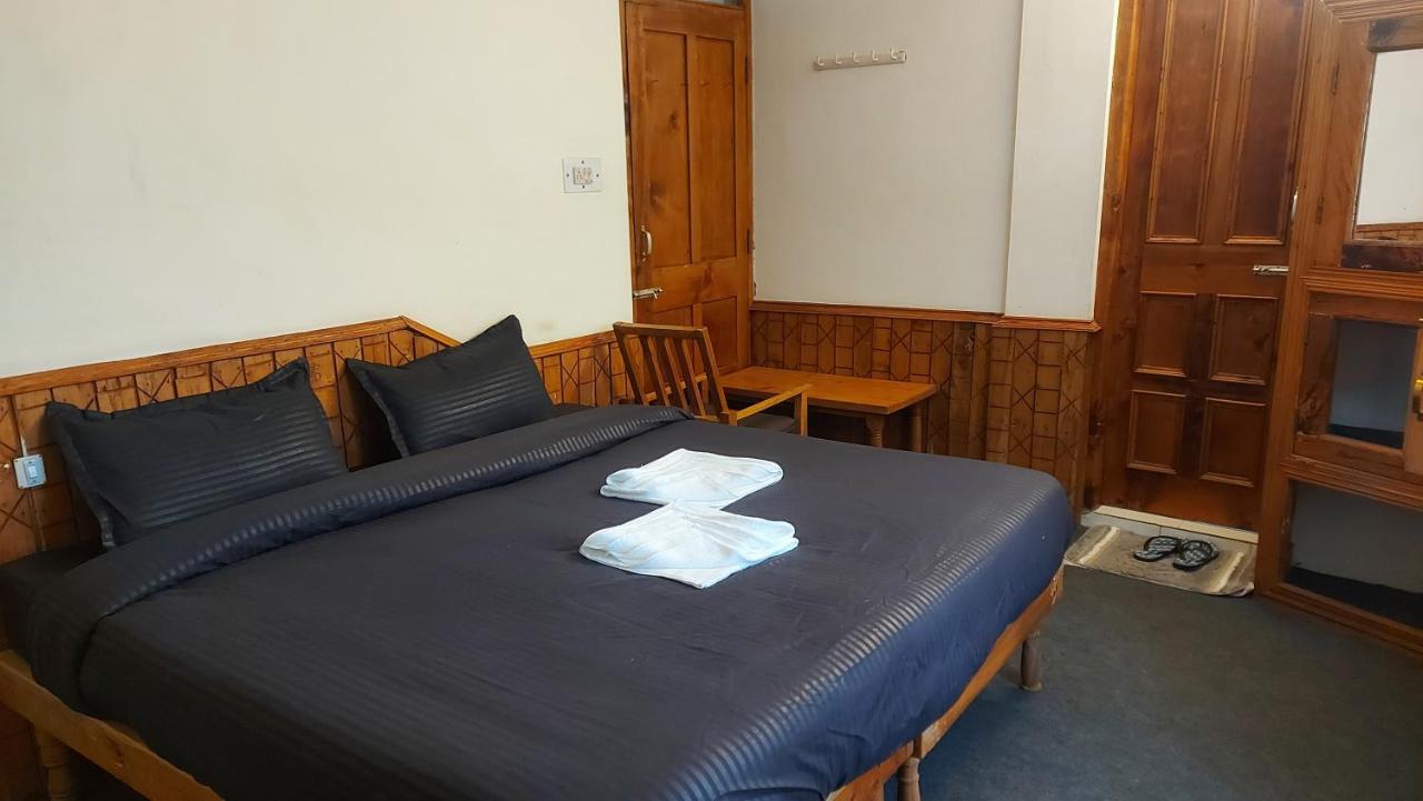 Mars Monkey Hostel & Cafe Manali  Bagian luar foto