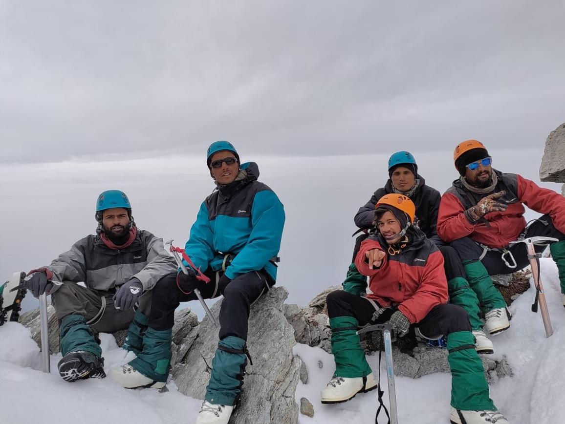 Mars Monkey Hostel & Cafe Manali  Bagian luar foto