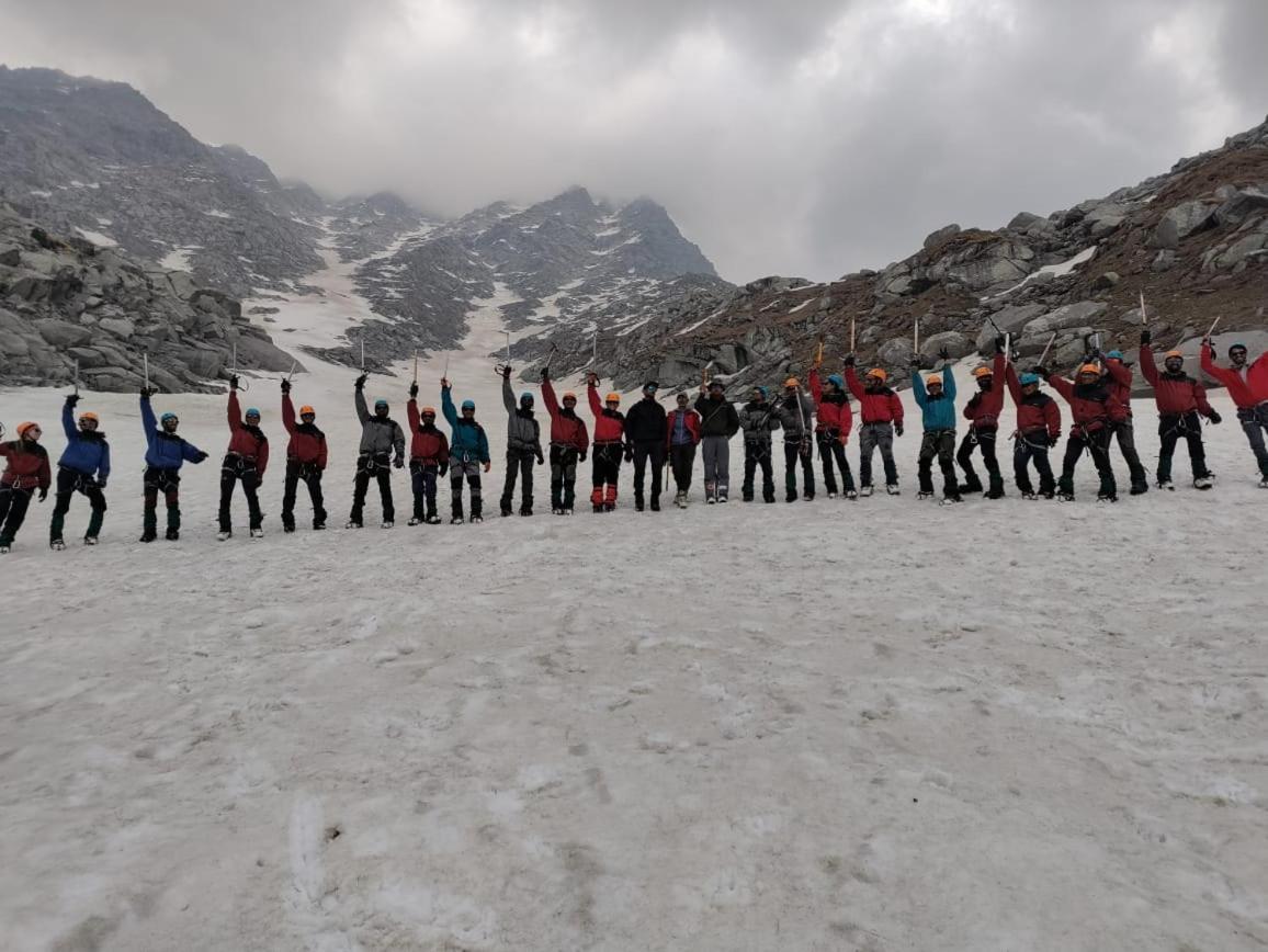 Mars Monkey Hostel & Cafe Manali  Bagian luar foto